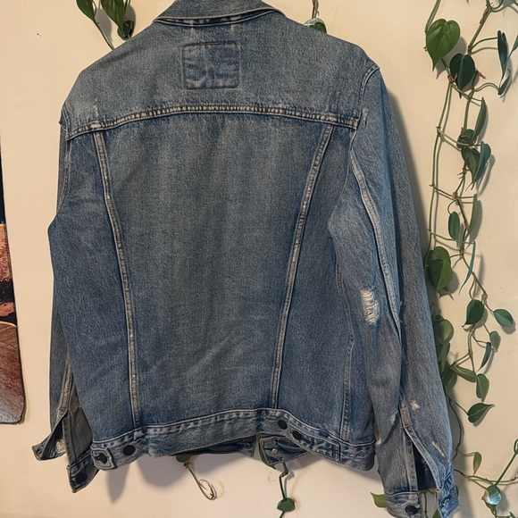 Levi’s distressed blue Jean denim trucker jacket size large - Picture 4 of 5